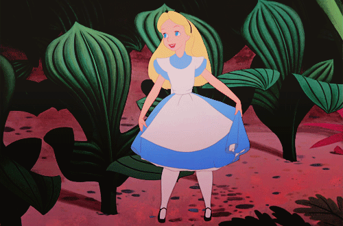 Альтушка алиса анимация. Алиса в стране чудес книксен. Алиса Реверанс. Alice in Wonderland 1951. Реверанс Алиса в стране чудес.